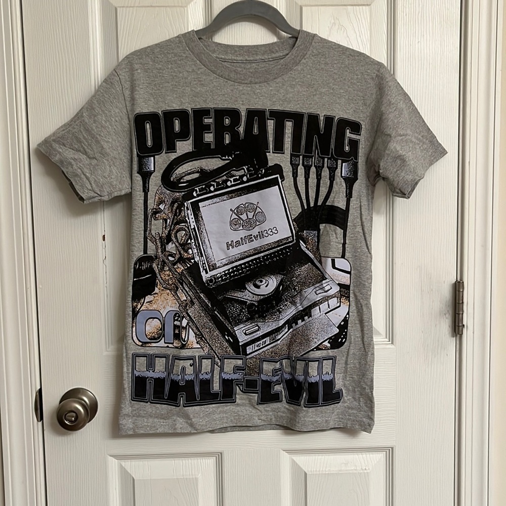 333 Half-Evil Gray Operating Short Sleeve Graphic T-shirt Size Men’s Small EUC